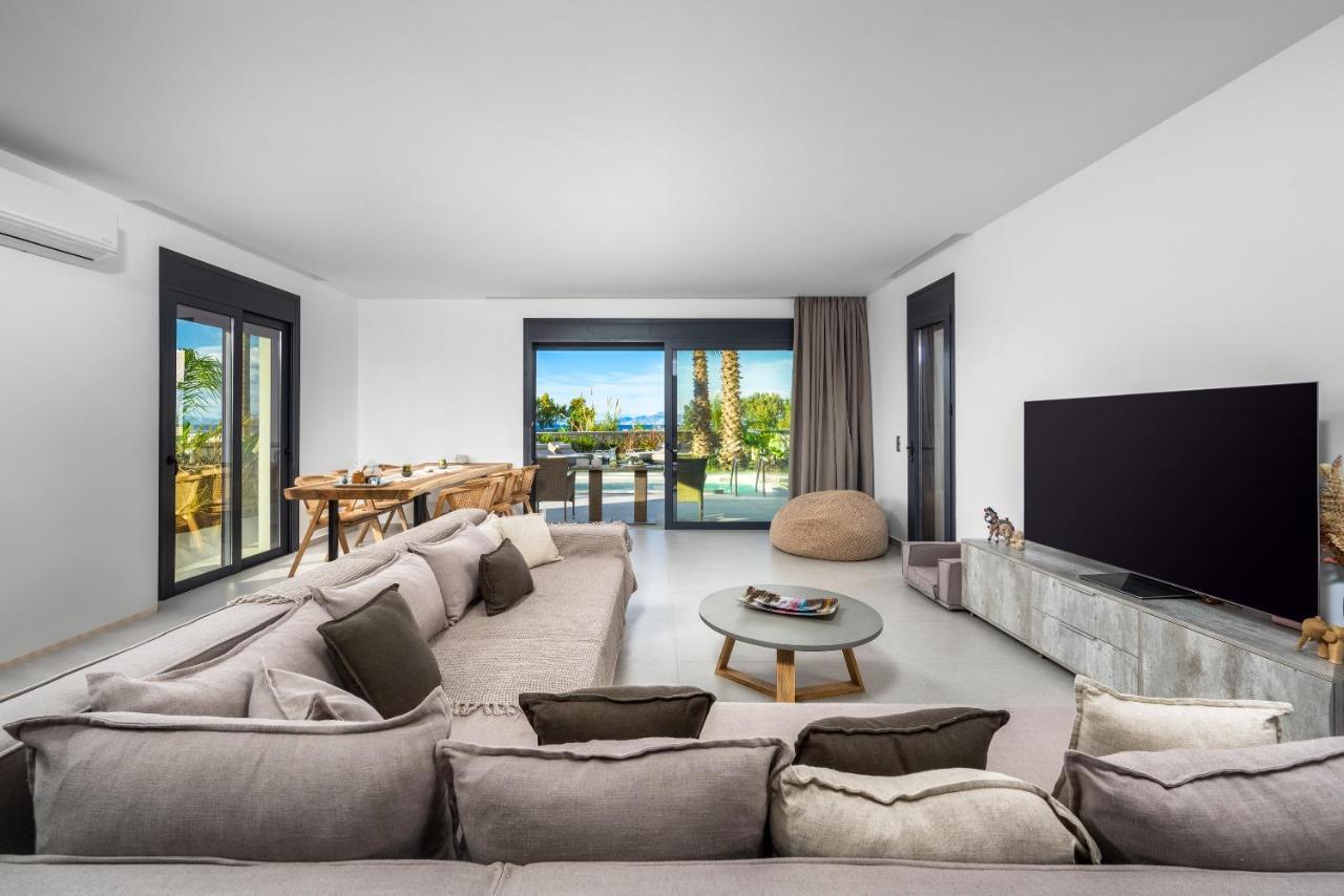Penélope Beachfront Villa Kremastí Esterno foto
