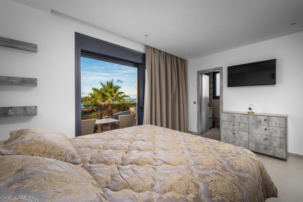 Penélope Beachfront Villa Kremastí Esterno foto