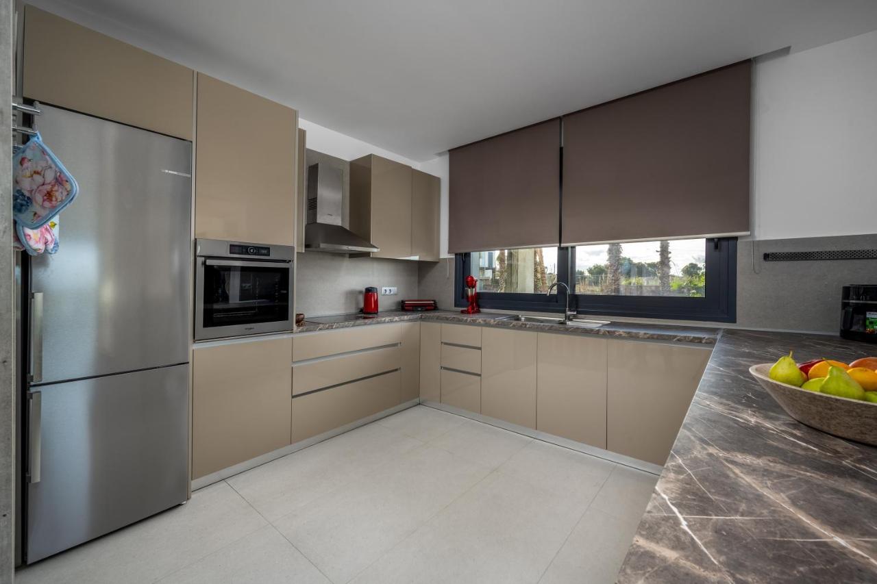 Penélope Beachfront Villa Kremastí Esterno foto