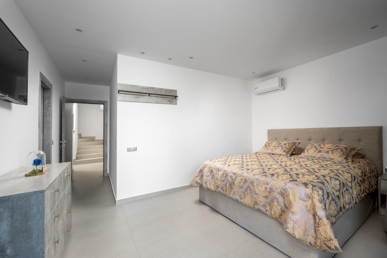 Penélope Beachfront Villa Kremastí Esterno foto