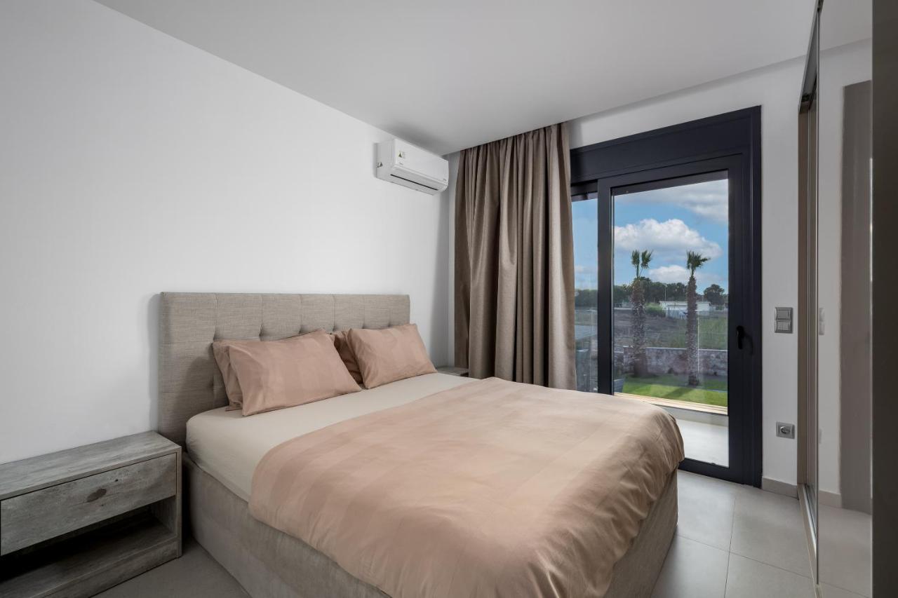 Penélope Beachfront Villa Kremastí Esterno foto