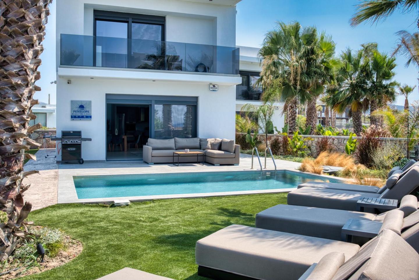 Penélope Beachfront Villa Kremastí Esterno foto